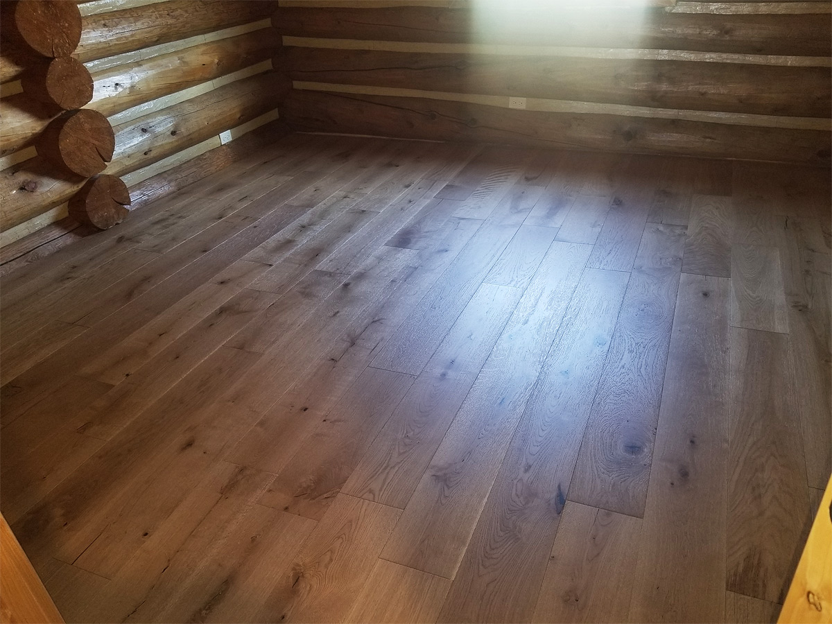 Refurbished Room in Log Home