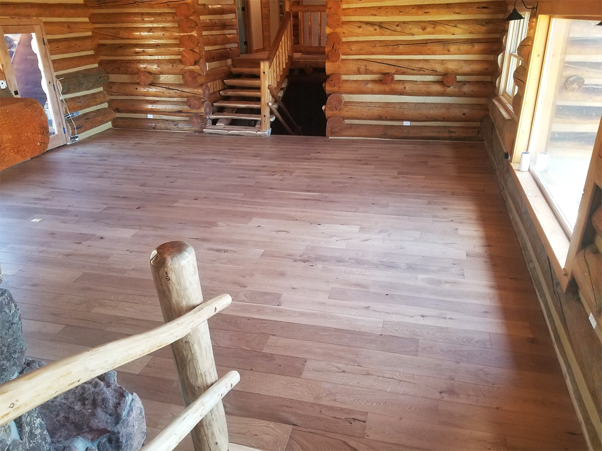 Refurbished Room in Log Home