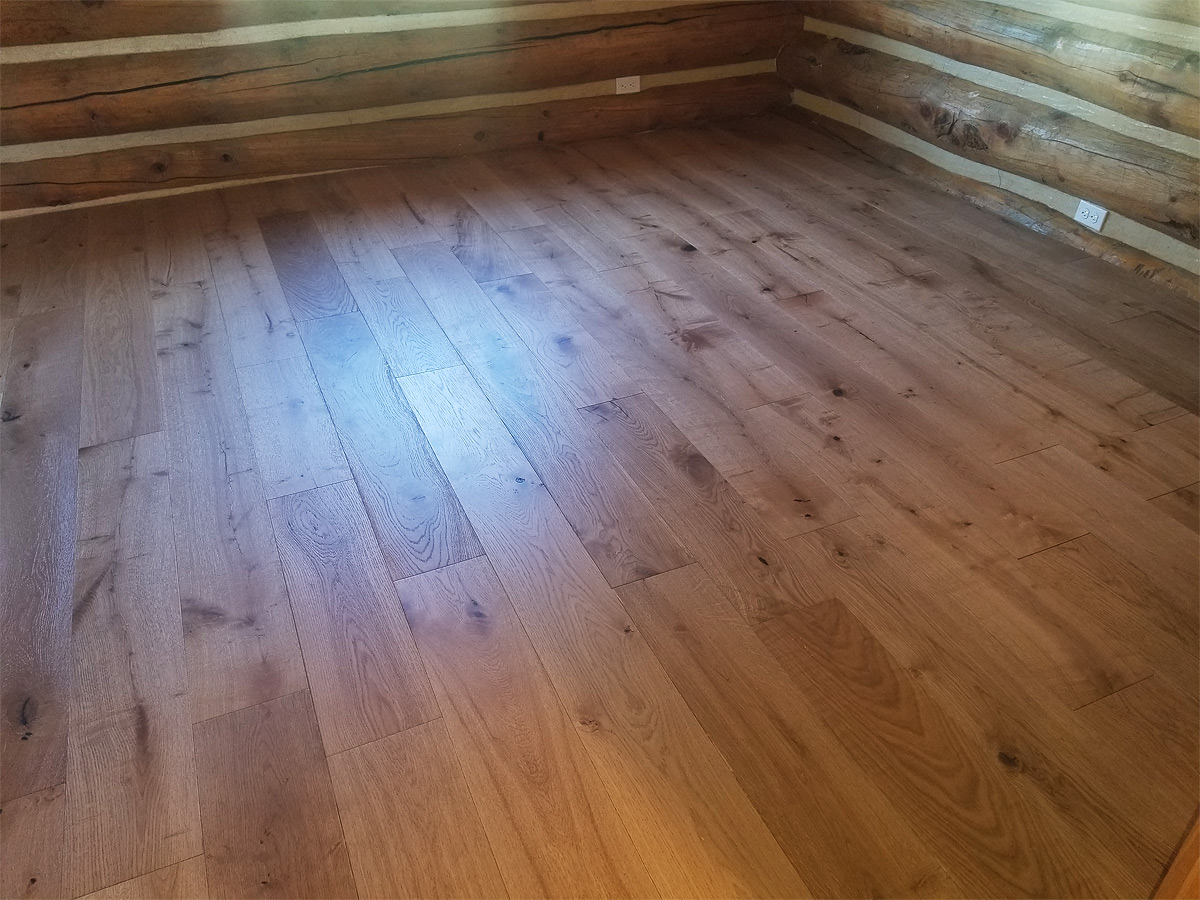 Refurbished Room in Log Home