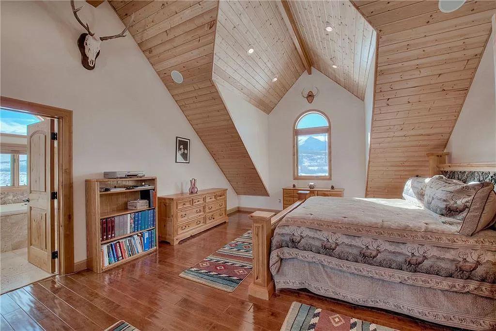 Whispering Pines Log Home Bedroom