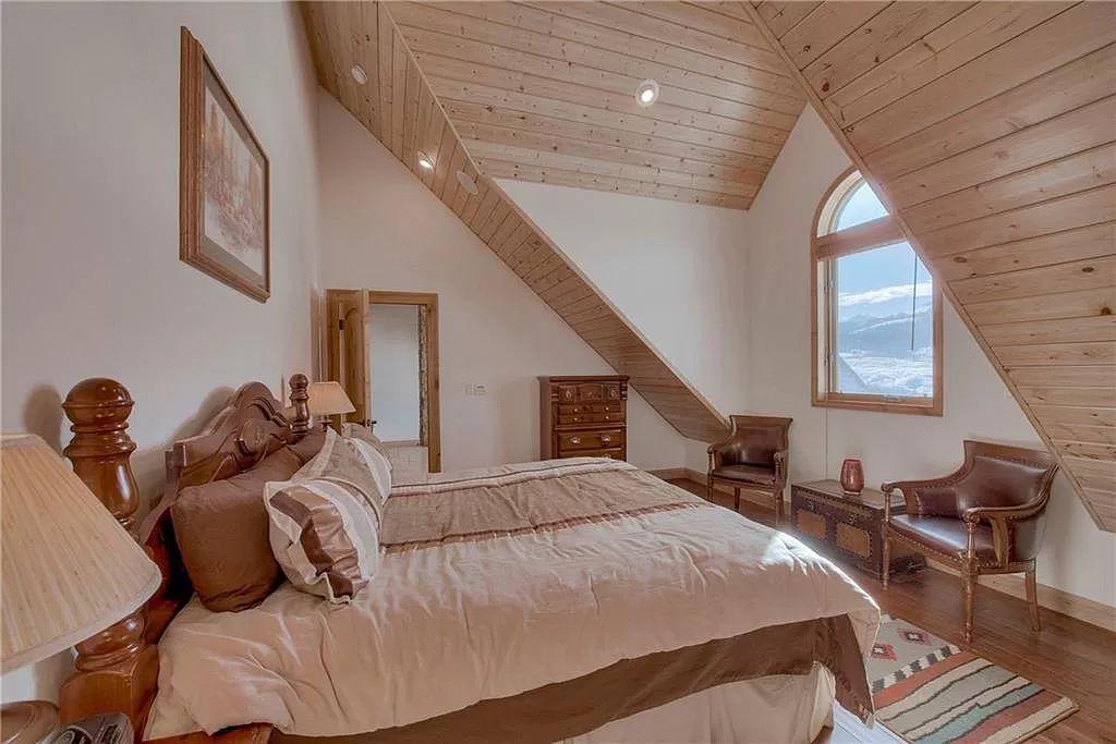 Log Home Bedrooms